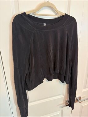 mine Black Cropped Pullover Sweatshirt
